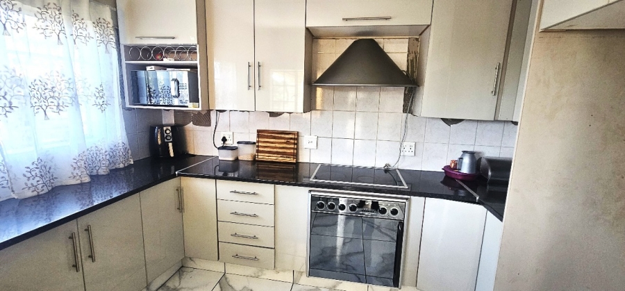 To Let 3 Bedroom Property for Rent in Waterval East North West